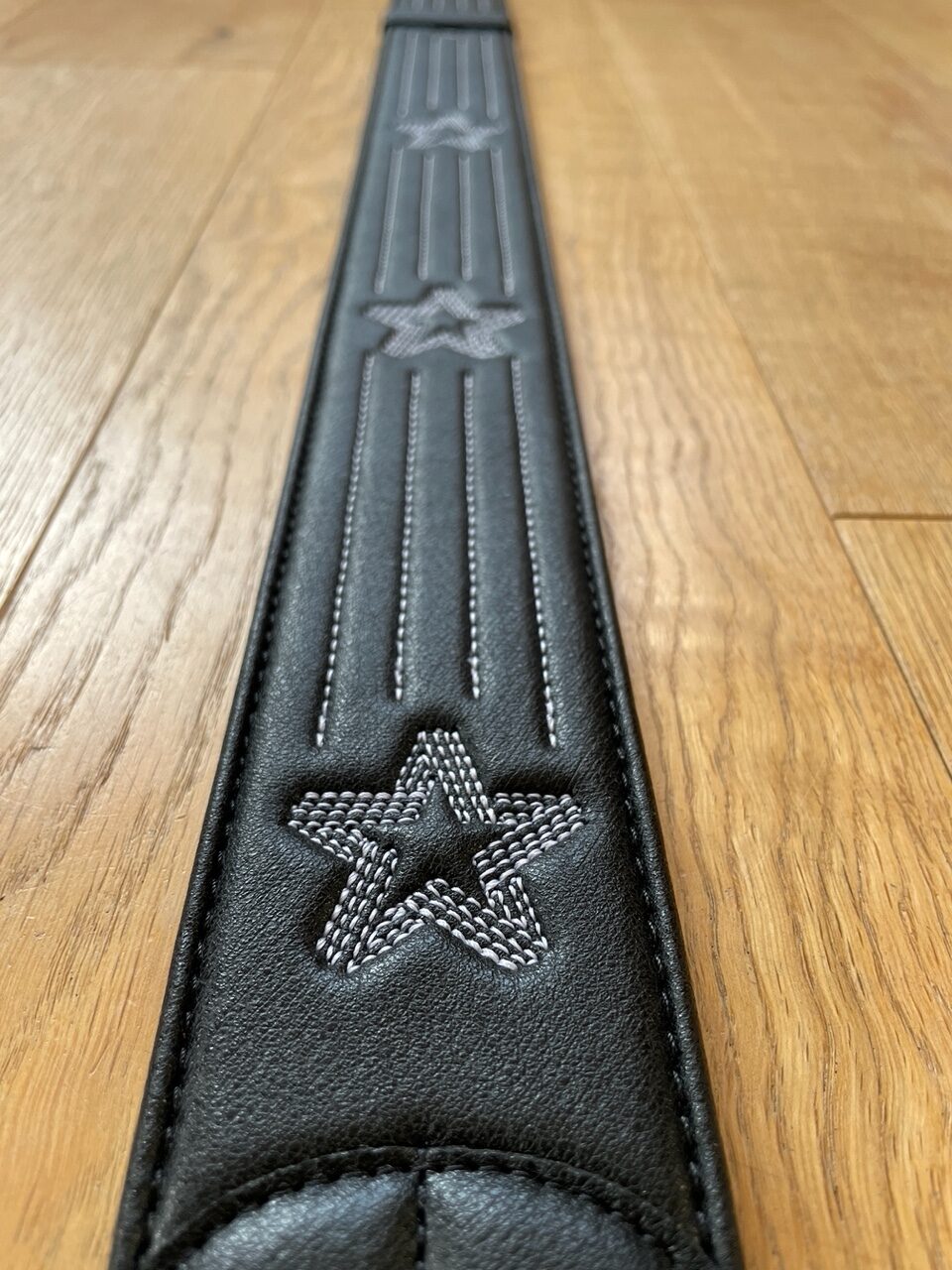 Star Guitar Strap - Black / White Stitch