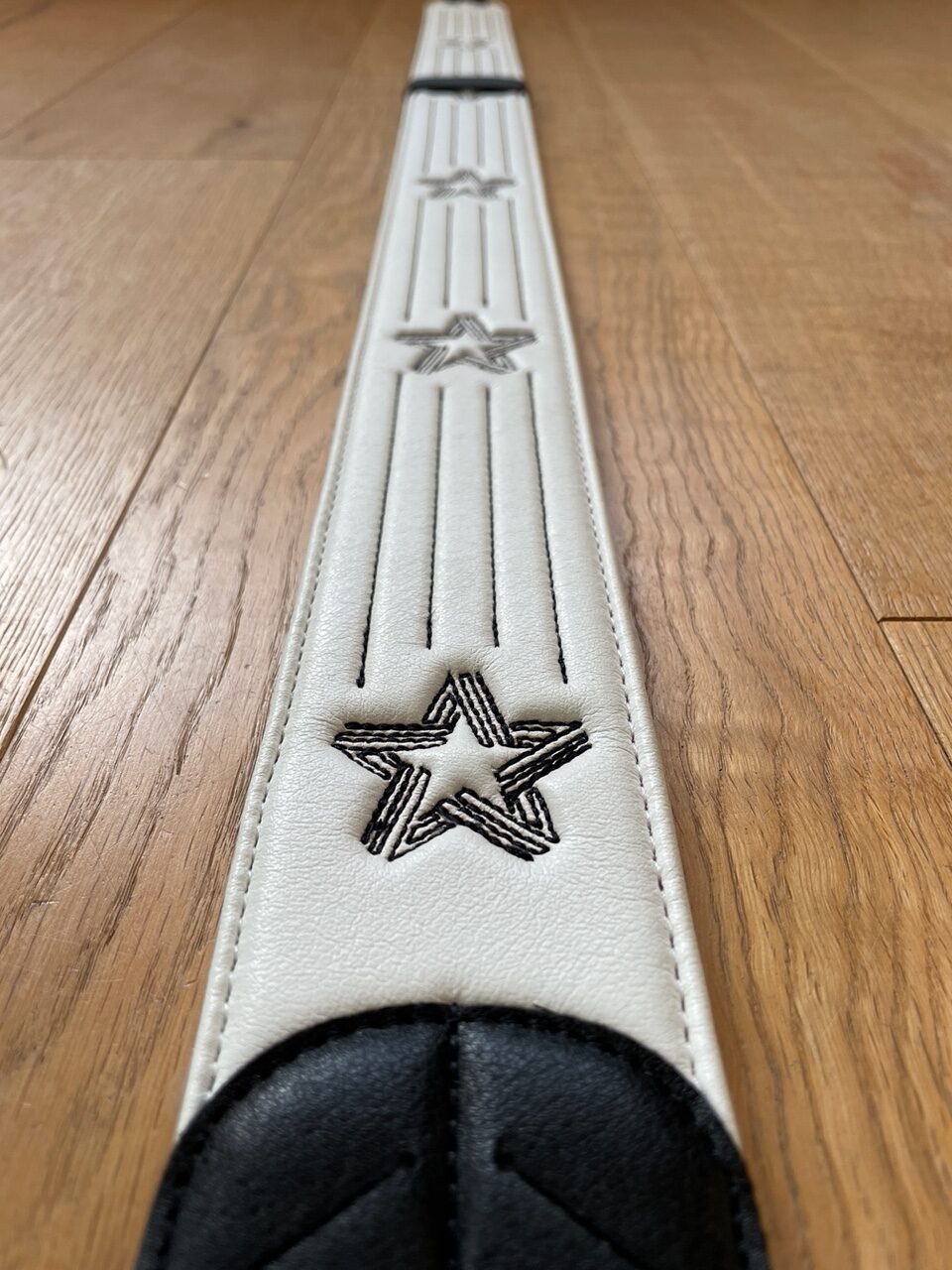 Star Guitar Strap - White / Black Stitch